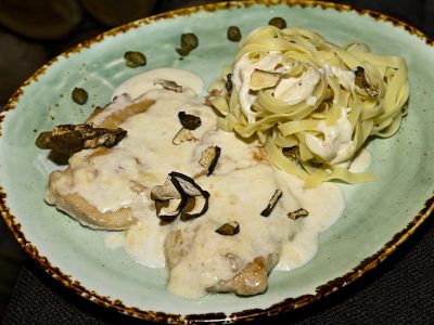 Chicken scaloppine in porcini sauce Karamba Karađorđeva delivery