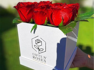 Square box white Gifts and Roses dostava