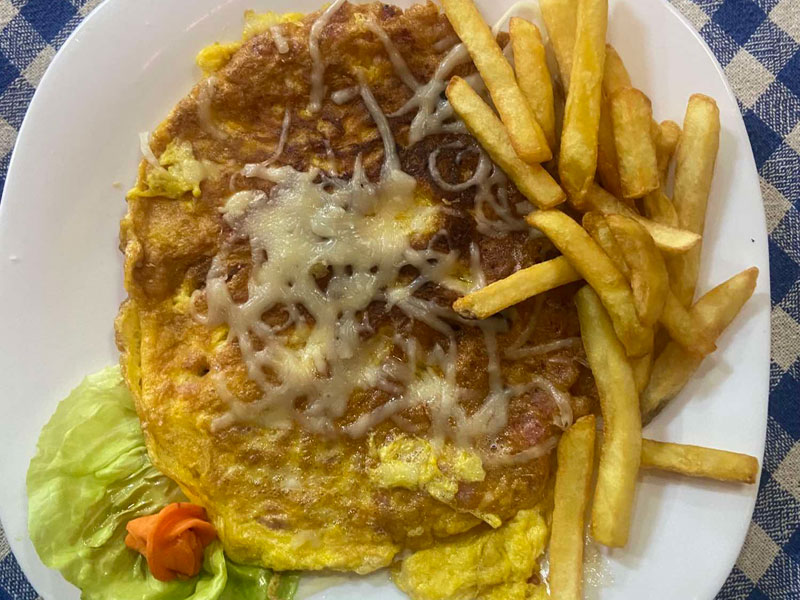 Omelet with ham and cheese delivery