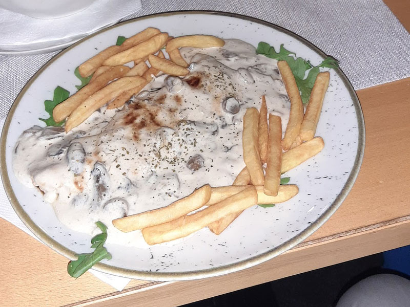Turkey fillet with porcini and sour cream delivery