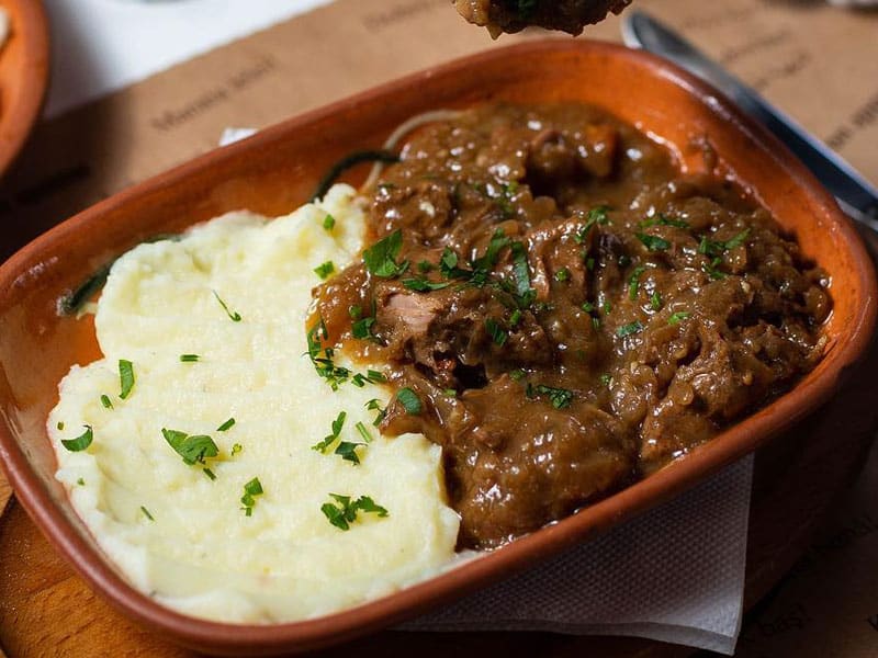 Beef goulash with puree delivery