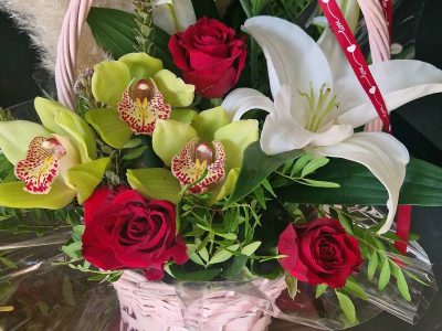 Orjental, ruža, orhideja i pampas u korpi Lotos Cvećara dostava