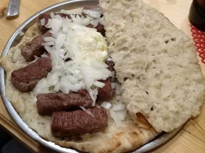 Sarajevski ćevapi na kajmaku Gozba Ba dostava