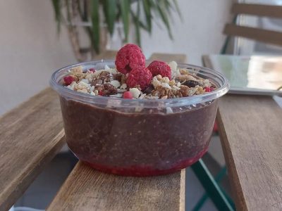 Raspberry and cocoa chia pudding Smoothie Land delivery
