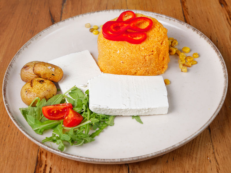 Red polenta with cheese and vegetables delivery