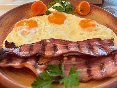 Bacon end eggs Naše Kafanče delivery