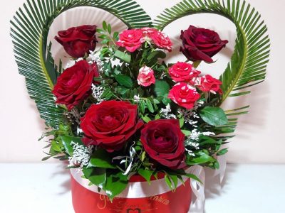 Ruže u kutiji, palma, mini ruža, zelenilo Jovanina Cvećarica delivery