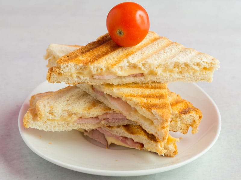 Toast sandwich with smoked neck delivery