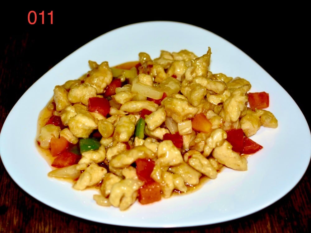 011. Chicken with vegetables and pineapple in sour-sweet tomato sauce delivery