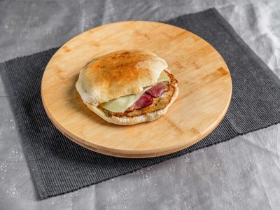 Chicken fillet with cheese and prosciutto in bun Amos picerija delivery