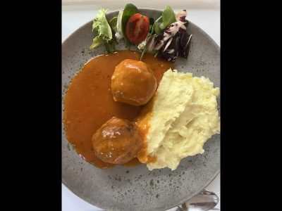 Obrok - Ćufte u sosu, pire krompir, salata Balkan Ekspres Šabac dostava