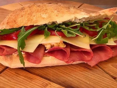 Sandwich with prosciutto Kraljica Picerija delivery