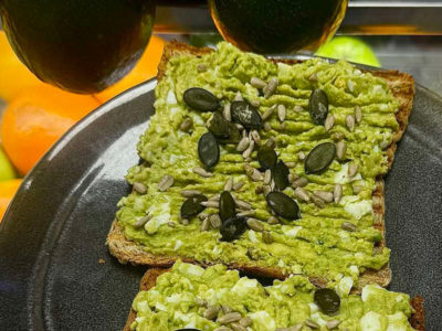 Avocado egg toast Zdrava Priča delivery