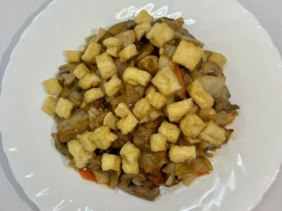 D10. Tofu sir sa šampinjonima i povrćem Kineski Restoran 88 Crveni Zmaj dostava