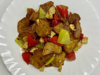 P22. Piletina sa krompirom i paprikom Kineski Restoran 88 Crveni Zmaj dostava