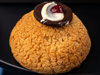 Puff White chocolate strawberry Mona Lisa Burger Bar delivery