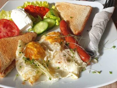 Fried eggs with sausage XL Picerija delivery