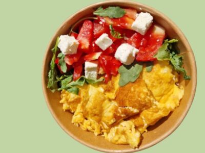 Omelet with tomato and feta cheese Zdrava Priča delivery