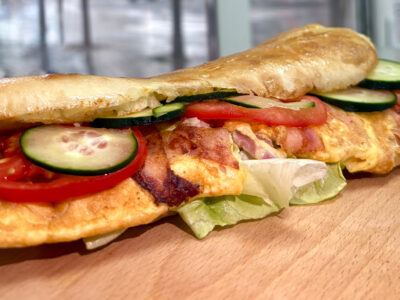 Omlet sa slaninom, šunkom i kačkavaljem Master Grill dostava