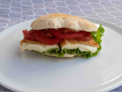 Fried cheese in bun Amos picerija delivery