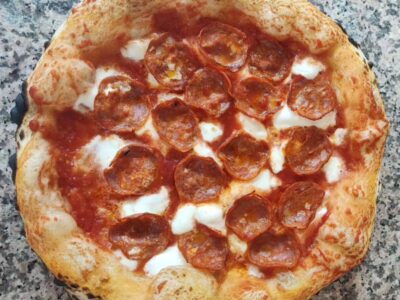 Pepperoni pizza Romeo & Giulia Pizzeria delivery