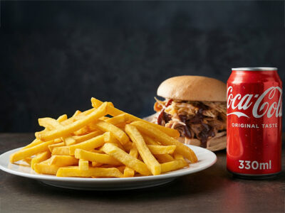 Drpano prase sendvič + pomfrit 150g + Coca-Cola - Original 0.33L Pashe dostava