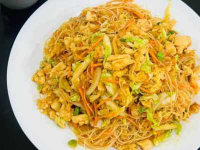 B015 Fried chicnese noodles with chicken Beijing Kineski Restoran delivery
