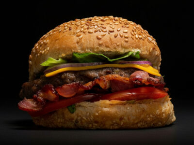 Bacon-cheddar burger Wanted Burger Ekonomska delivery