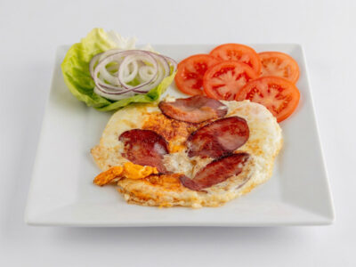 Eggs with prosciutto Ja i Majka delivery