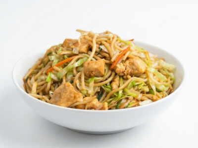 Wheat noodles with vegetables and chicken Dva Štapića delivery