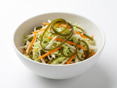 Salad with algae and wegetables on noodles Dva Štapića delivery