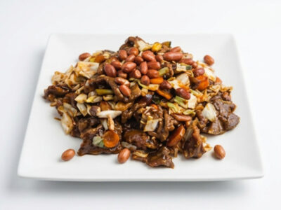 Veal with peanuts in hot sechuan sauce Dva Štapića delivery