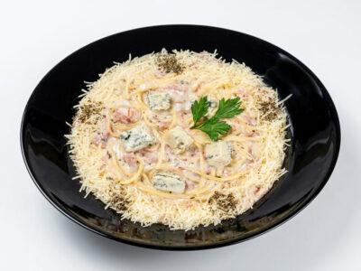 Thigh in gorgonsola sauce pasta Sushi Queen & Pasta Queen delivery