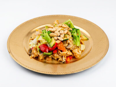Chicken with almond Gong Kineska Hrana delivery
