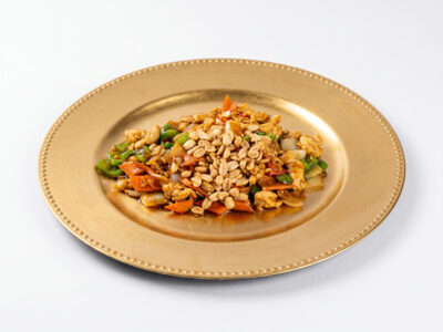 Chicken with peanuts Gong Kineska Hrana delivery