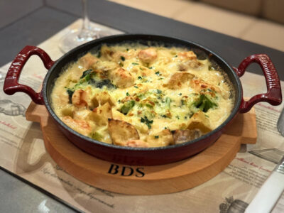 Chicken in bechamel sauce with broccoli Balkan Distrikt delivery