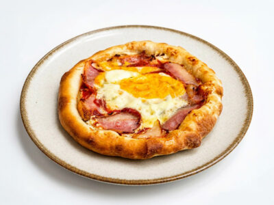 Pizza jaje i slanina Sara-S Kuhinjica i Pekara dostava