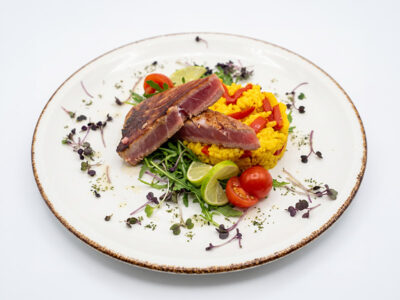 Tuna stek na rižotu od šafrana - posno Grupa Šabac dostava