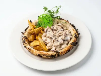 Main meal - Chicken with pancetta in mushroom sauce Giardino L'Osteria delivery
