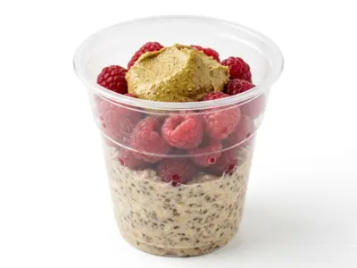 Porridge with raspberries and pistachio cream - lenten Zdrava Priča delivery