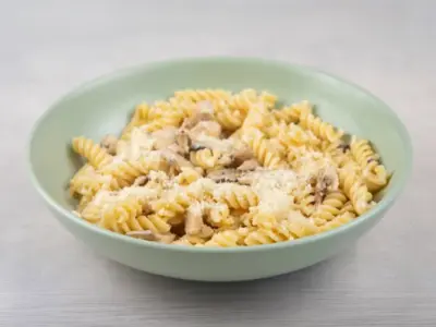 Pollo e funghi pasta Bro's Pasta Bar dostava