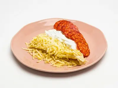 Palačinka kulen, kačkavalj, pavlaka Mam's Palačinkarnica dostava