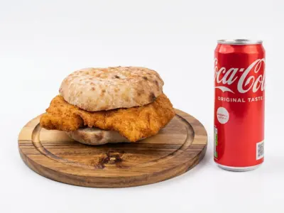 Pileća bečka šnicla + Coca-Cola - Original 0.33L Food Distrikt dostava