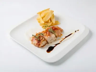 Chicken medallions in prosciutto with parmesan sauce Bonavia delivery