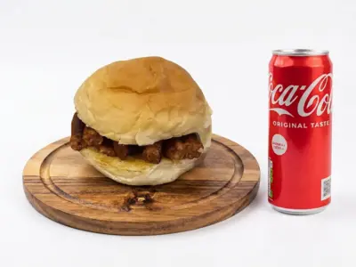 Roštilj kobasica + Coca-Cola - Original 0.33L Food Distrikt dostava