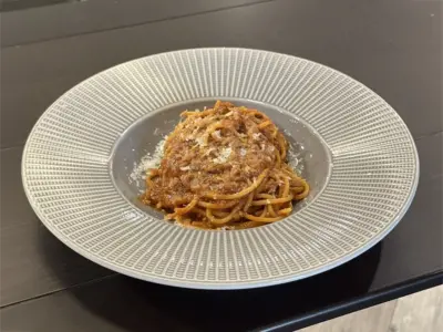 Bolognese spaghetti Balkan Distrikt delivery