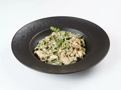 Green tagliatelle with chicken Bonavia delivery