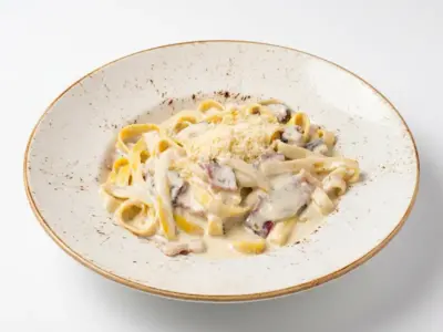 Domaća pasta sa pršutom i više vrsta pečuraka Grupa Šabac dostava