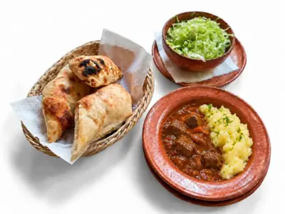 Goulash, mashed potatoes, cabbage, flatbread Tri Praseta delivery