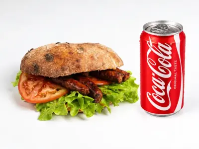 Kobasice u lepinji + Pomfrit + Pepsi 0.33L Pegaz Roštilj dostava